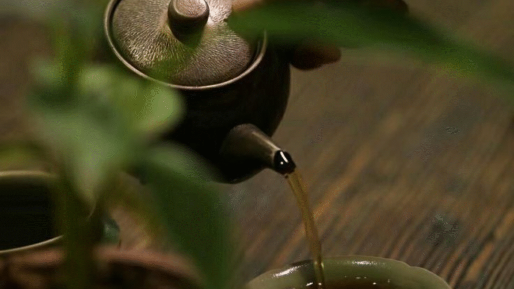 Whole Leaf Tea vs. Tea Bags – What You Need to Know